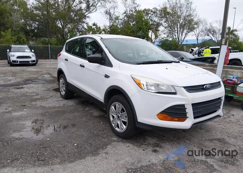 2013 Ford Escape S z USA, uszkodzony, nr VIN 1FMCU0F76DUB43955